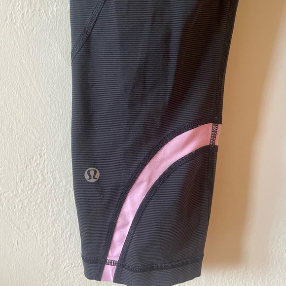 Lululemon Black & Pink Athletic Pants Size 8 Capris great condition size medium - Picture 5 of 6